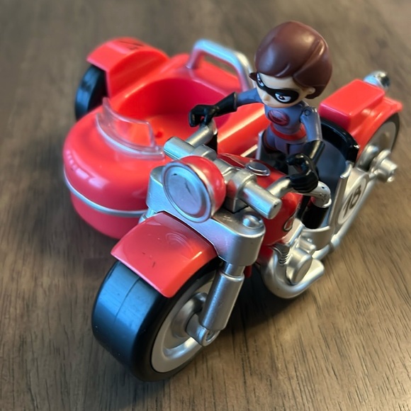 Disney Incredibles Junior Supers Bundle (13 pc) - Picture 5 of 9